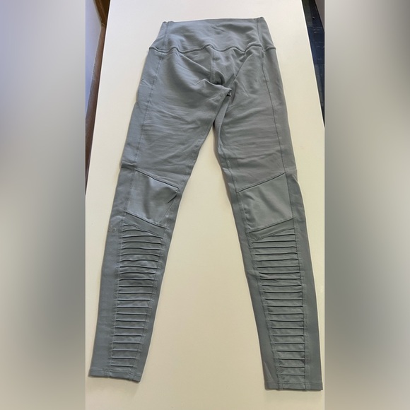 Alo Moto Leggings Womens M Gray High Rise Biker Panel Moto‎ Yoga Athletic Pants - Picture 2 of 5